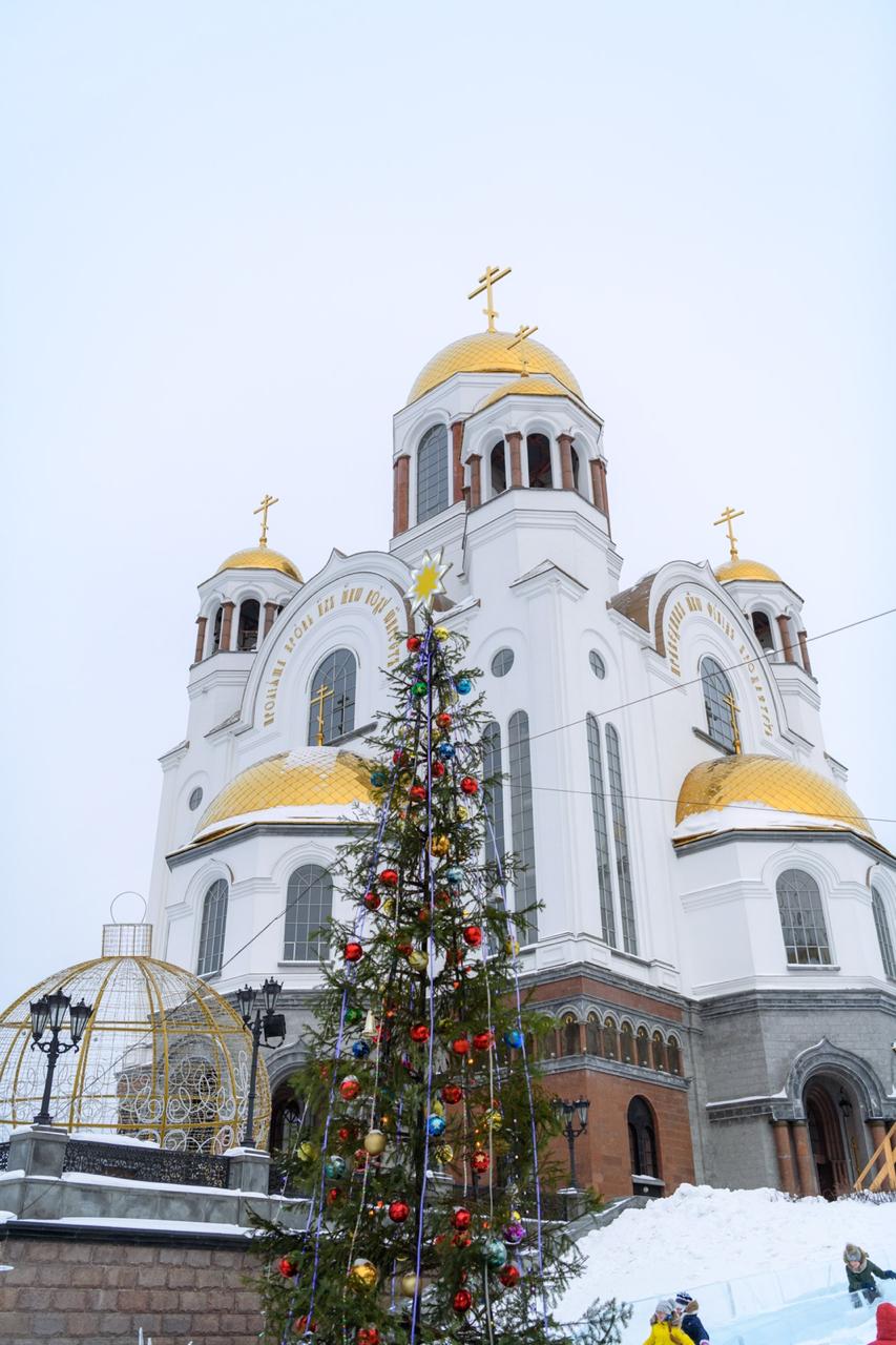 Новогодняя открытка. Зимний новогодний город Екатеринбург