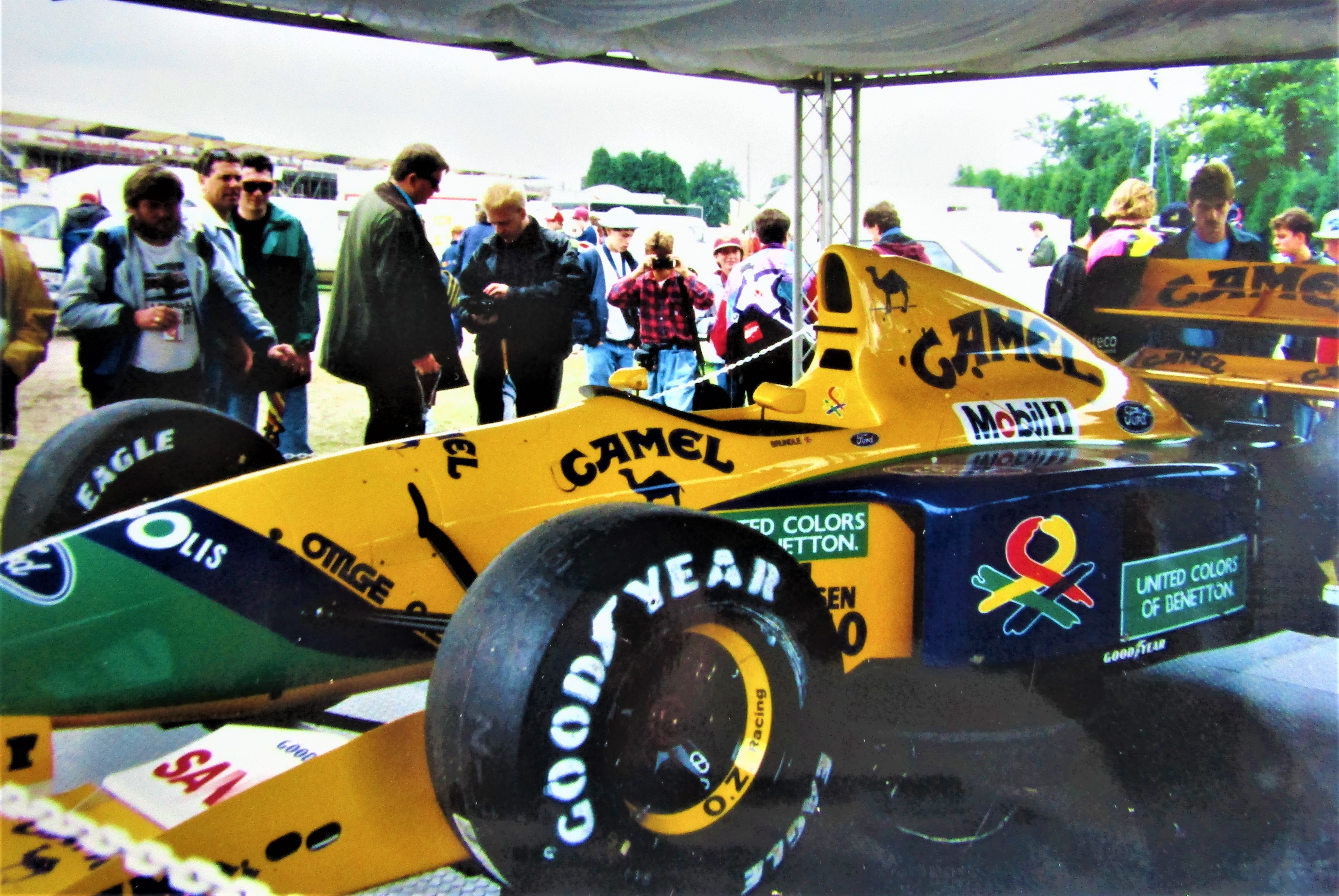 File:-1992-07-12 Camel Benetton Ford B192 driven by Martin Brundel 