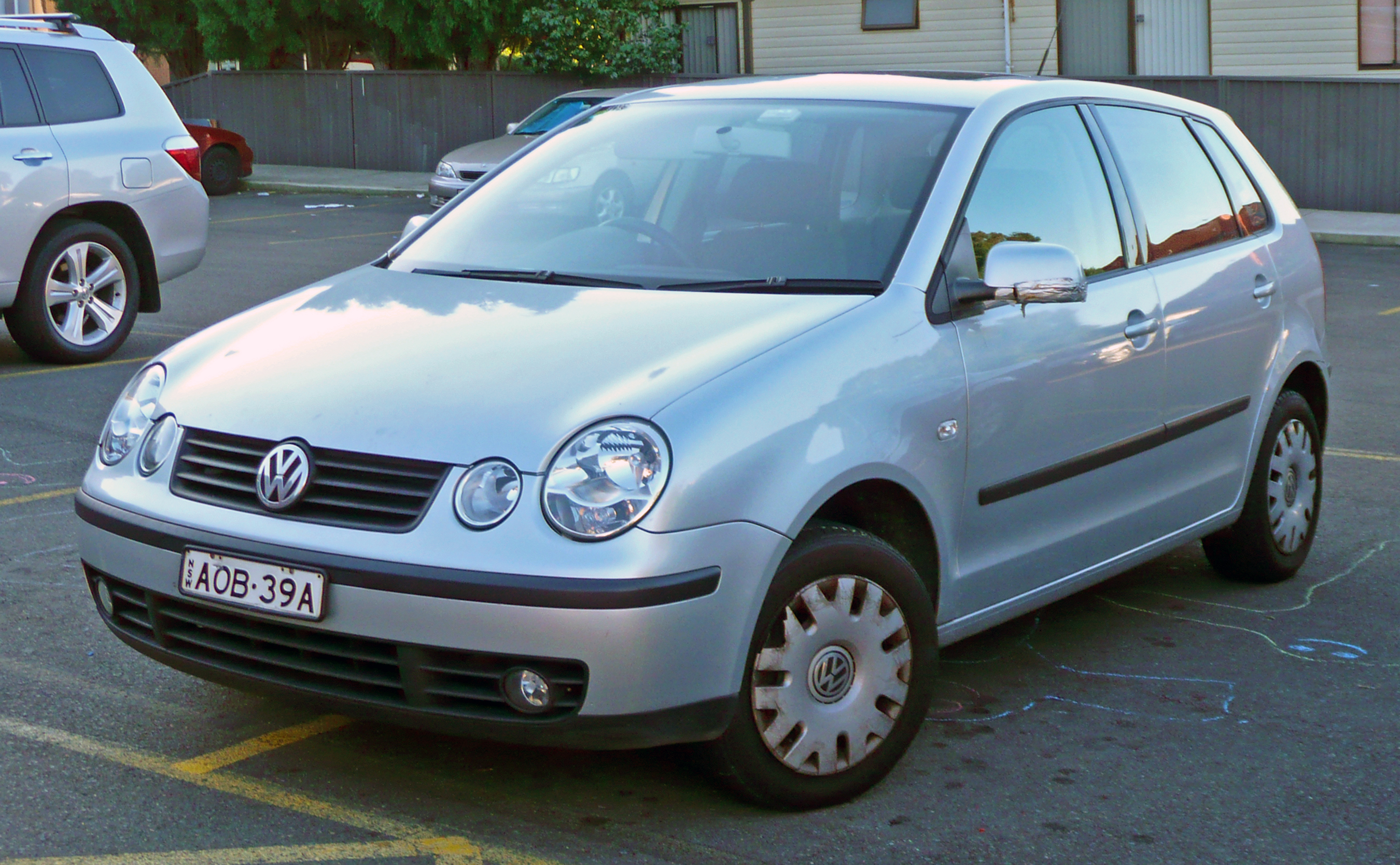 naast Meting haat File:2002-2005 Volkswagen Polo (9N) 5-door hatchback 01.jpg - Wikimedia  Commons