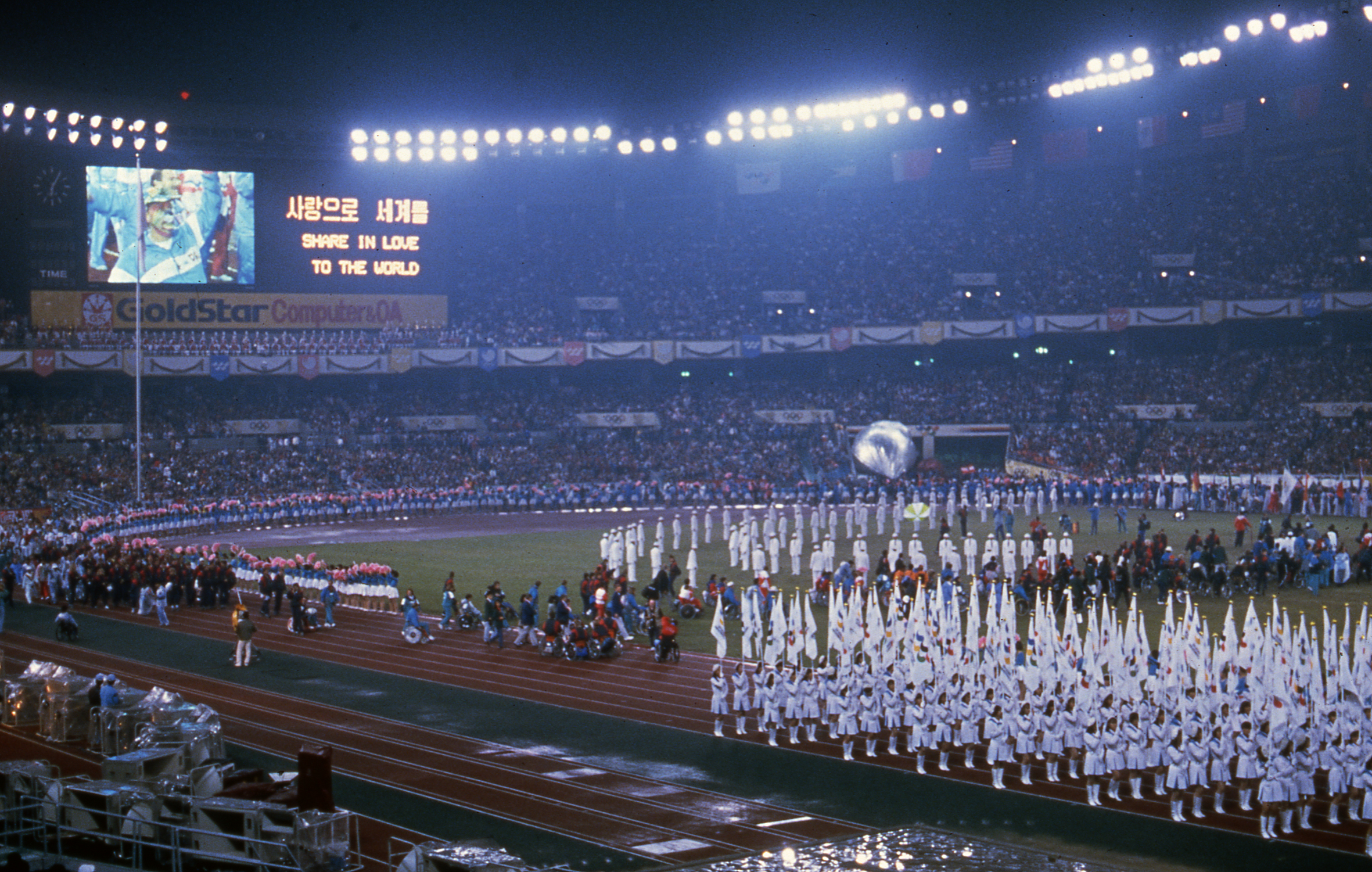 File:241088 - Closing Ceremony Seoul Paralympics -6 - 3b - Scan.jpg -  Wikimedia Commons