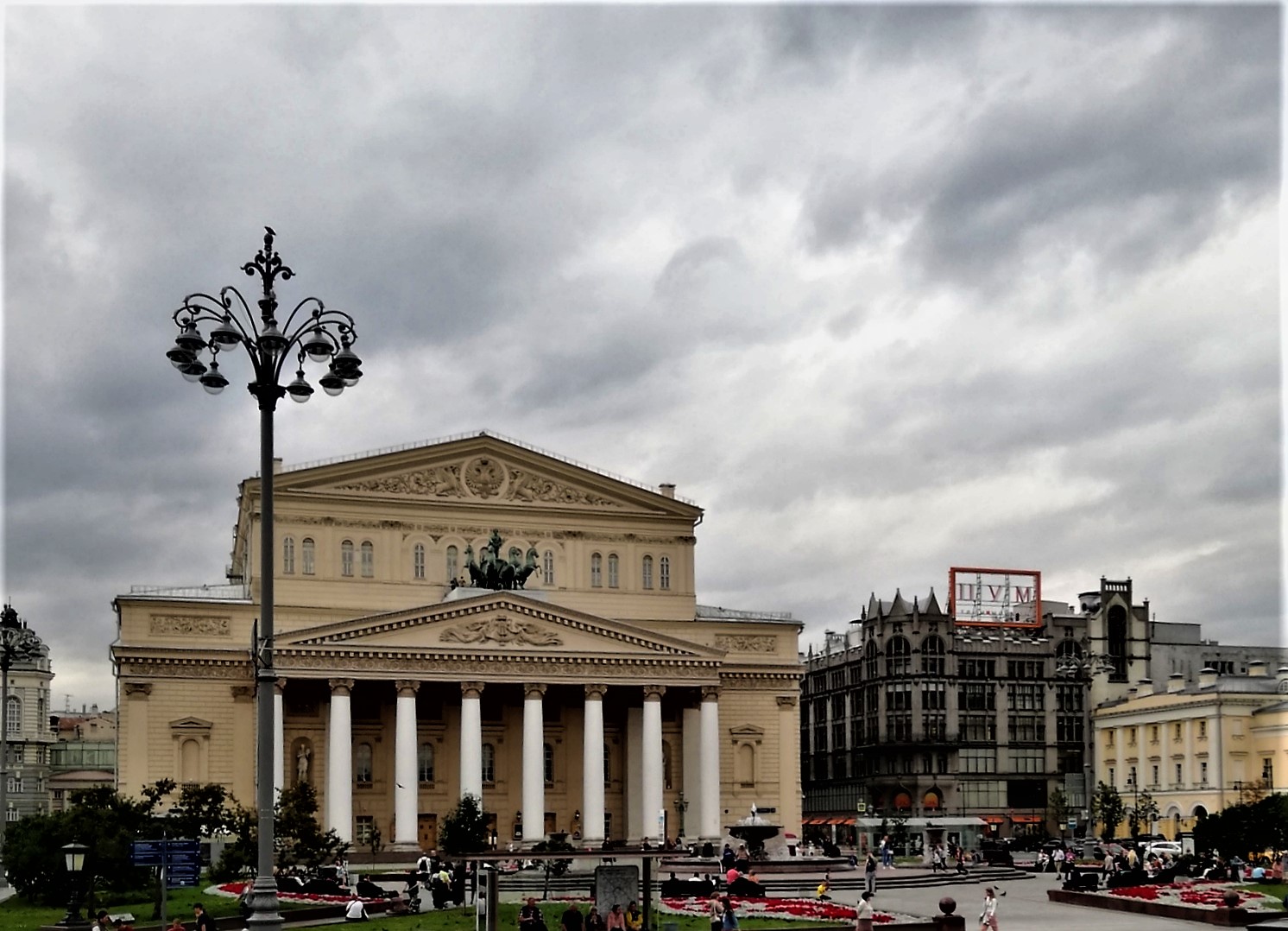 Большой театр в москве 4 буквы. Большой театр бордо. Большой театр. Большой театр в Москве в первой половине 19 в.