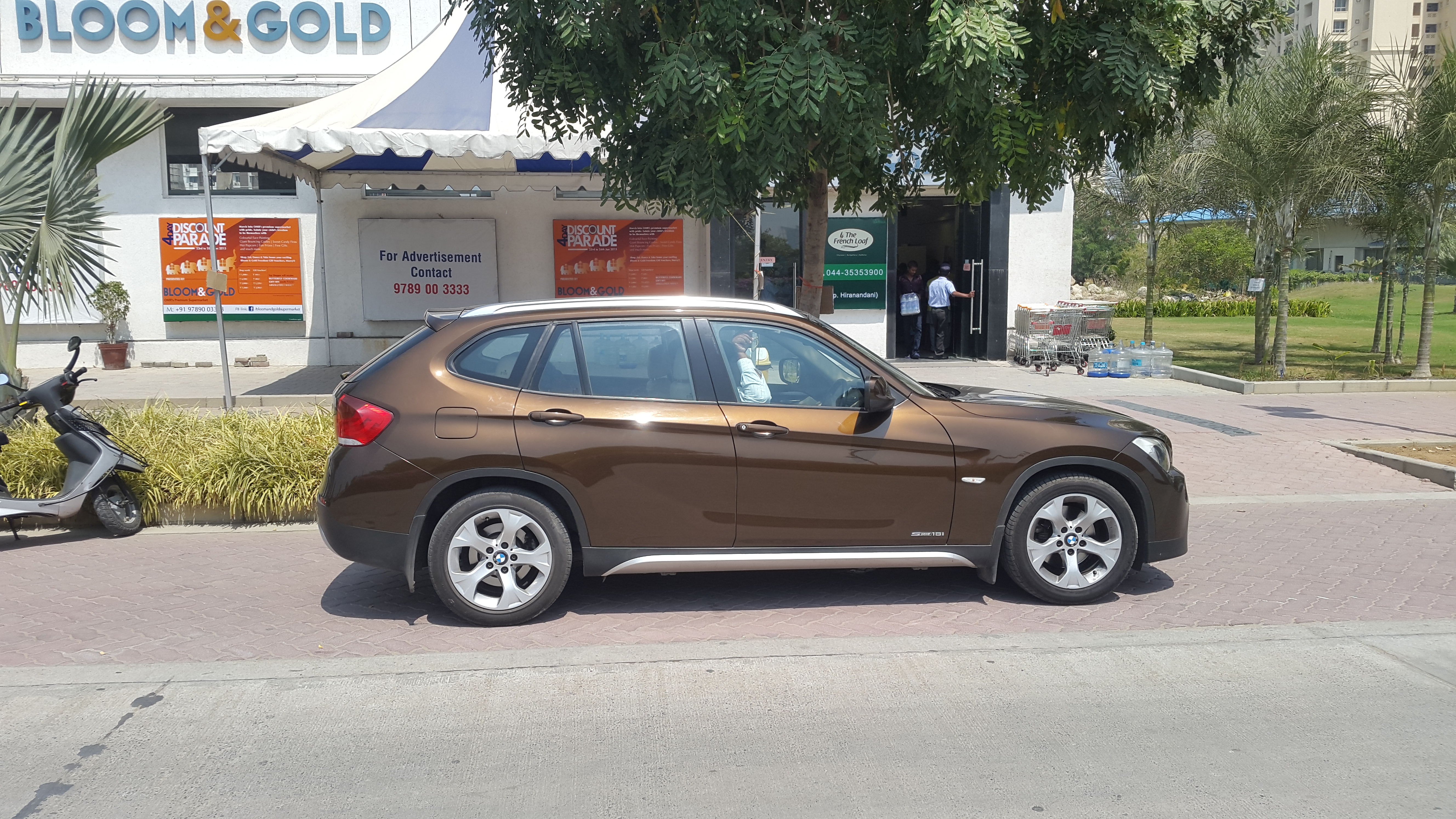 File:BMW X1 xDrive20d (E84, 2. Facelift) – Heckansicht, 7. Dezember 2014,  Düsseldorf.jpg - Wikimedia Commons