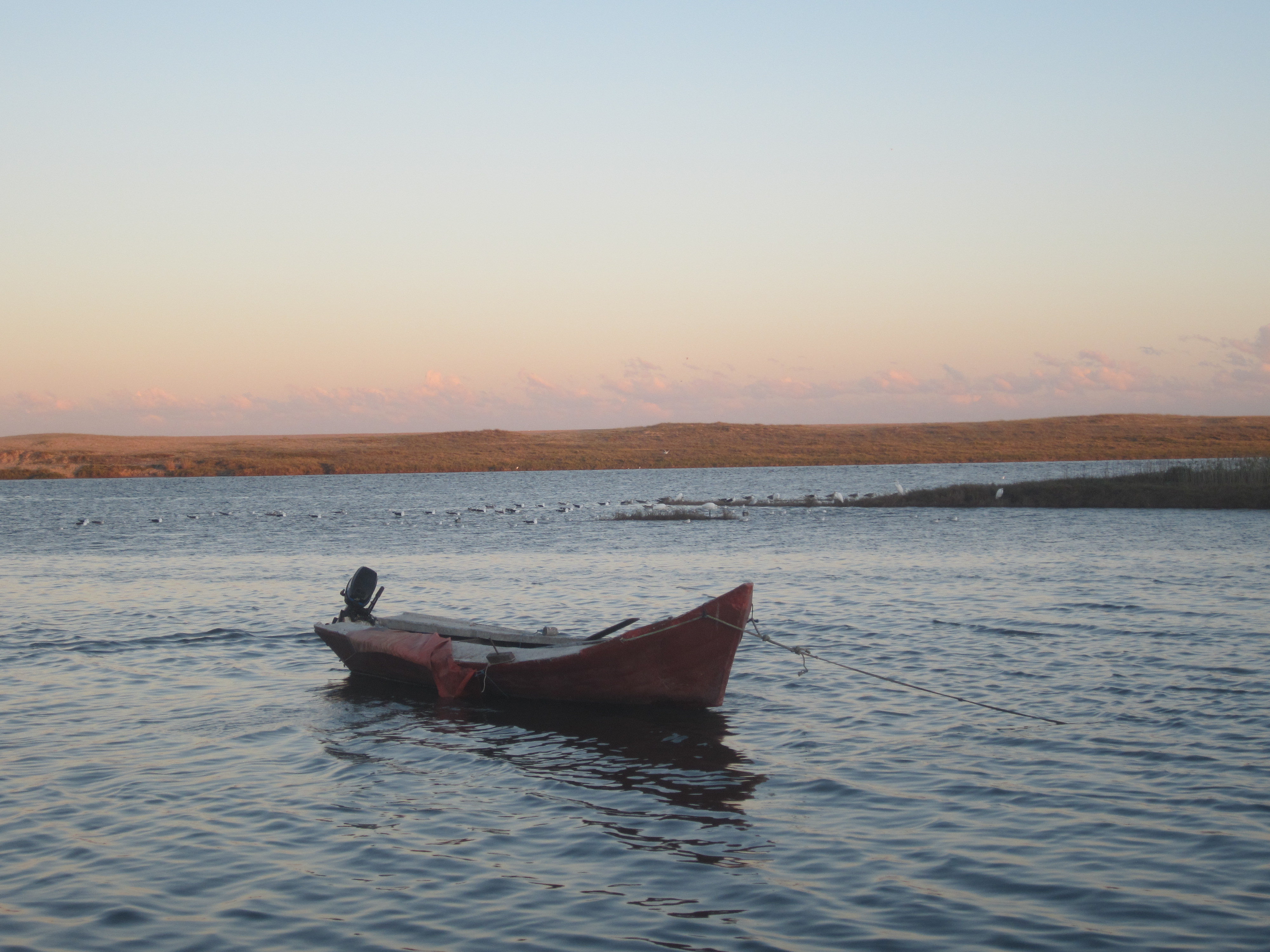 File:Bote de pescadores en la Laguna Garzón.JPG - Wikimedia Commons