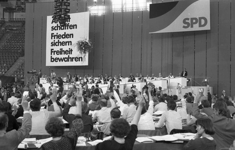File:Bundesarchiv B 145 Bild-F062761-0035, München, SPD-Parteitag.jpg