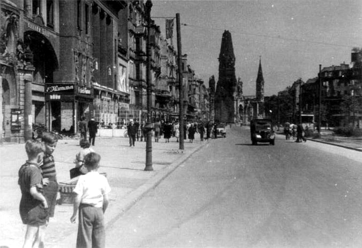 204-003, Bild Kudamm, Kaiser-Wilhelm-Gedächtnis Commons Wikimedia File:Bundesarchiv Kirche.jpg - Berlin,