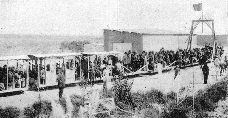 File:Coches del Decauville de Ostende en Estación Tokio rumbo a Ostende.jpg