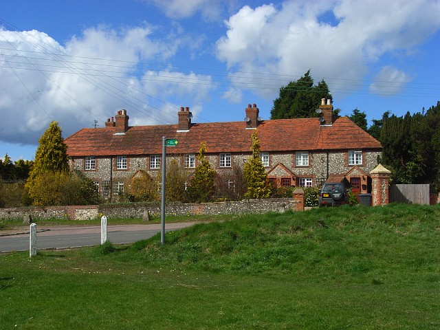 File:Cottages, Wheeler End - geograph.org.uk - 769028.jpg