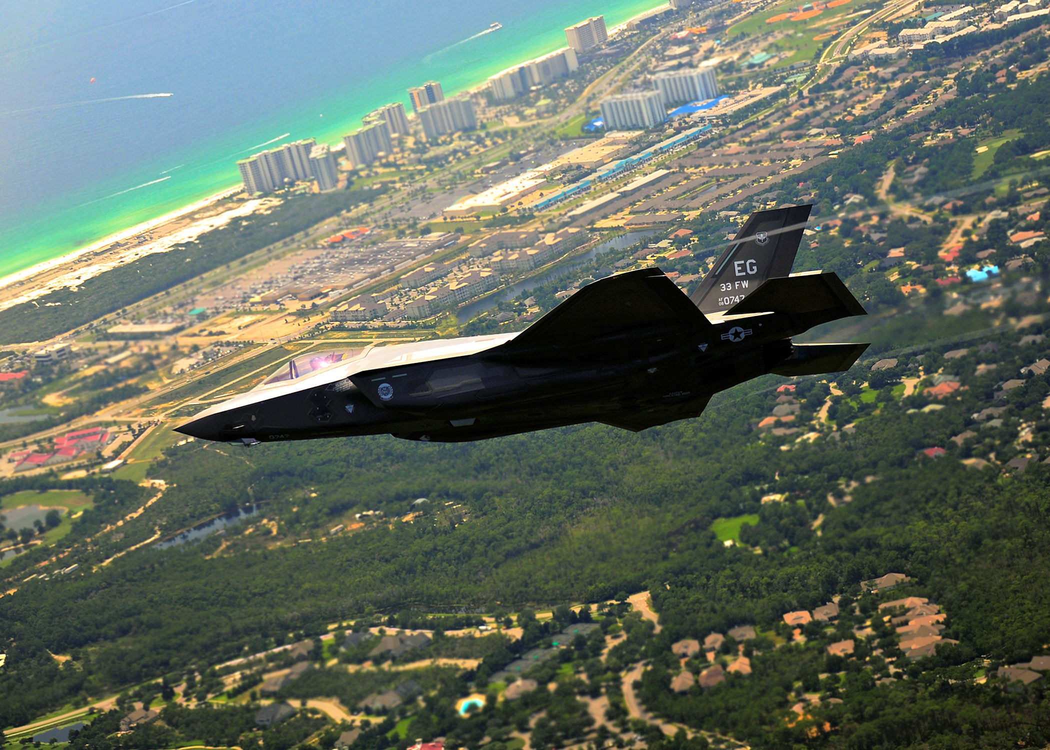 File:First F-35 Lightning Arrives at Eglin AFB Florida-2.jpg - Wikimedia  Commons