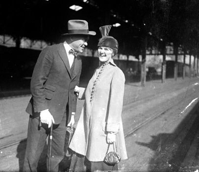 File:Floyd Gibbons w wife 1917 (cropped).jpg