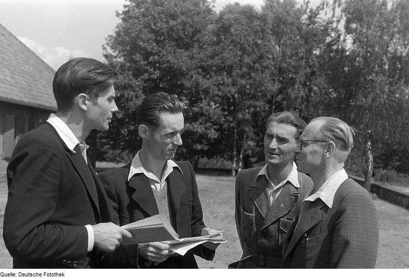 File:Fotothek df pk 0000244 016 Sommer 1946.jpg