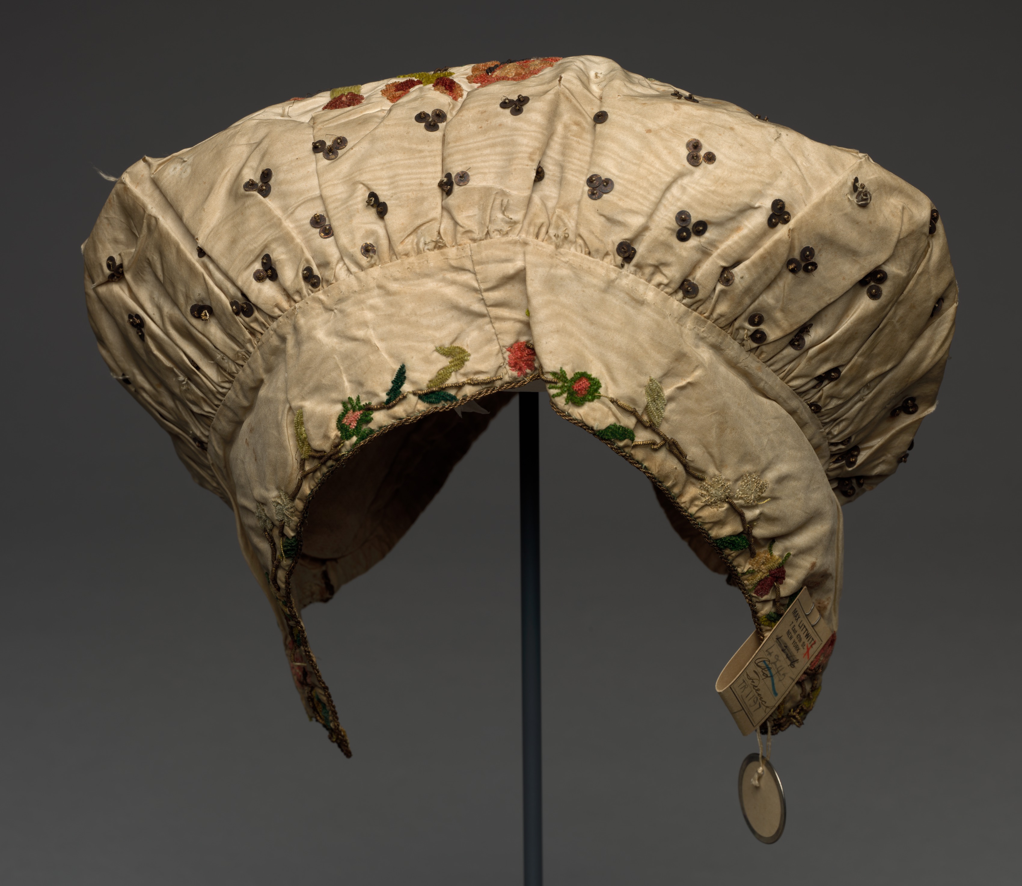File:France, 18th century - Headdress - 1919.846 - Cleveland Museum of Art.jpg - Wikimedia Commons
