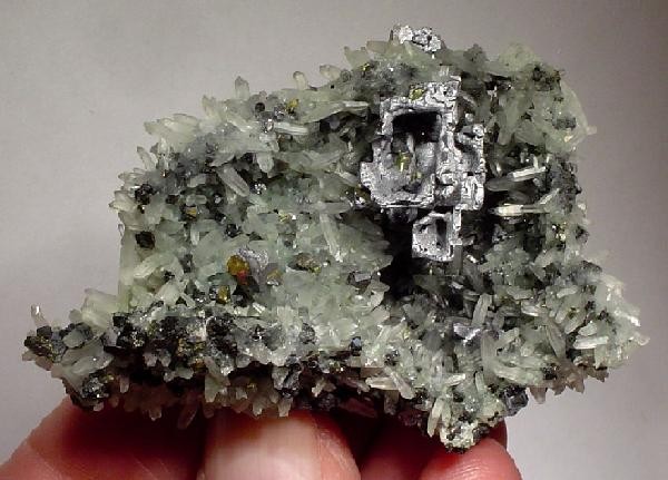 File:Galena-Quartz-Chlorite-Group-153370.jpg