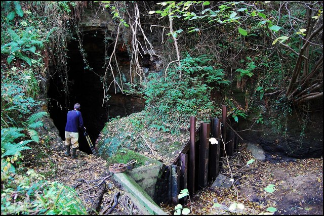 File:Grinkle iron mine culvert - geograph.org.uk - 1546924.jpg