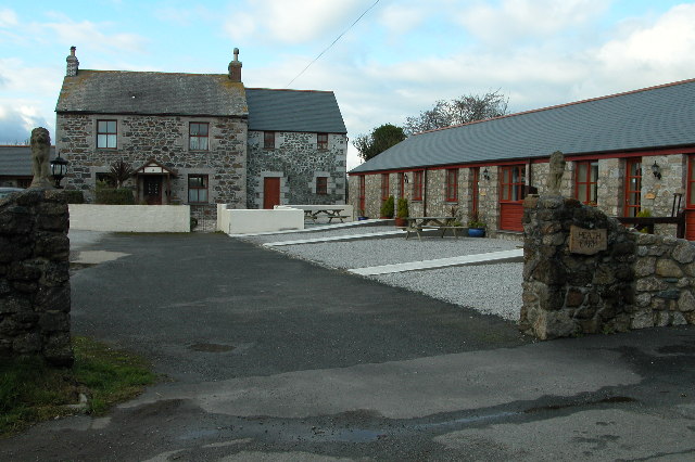 File:Heath Farm, near Coverack - geograph.org.uk - 125490.jpg