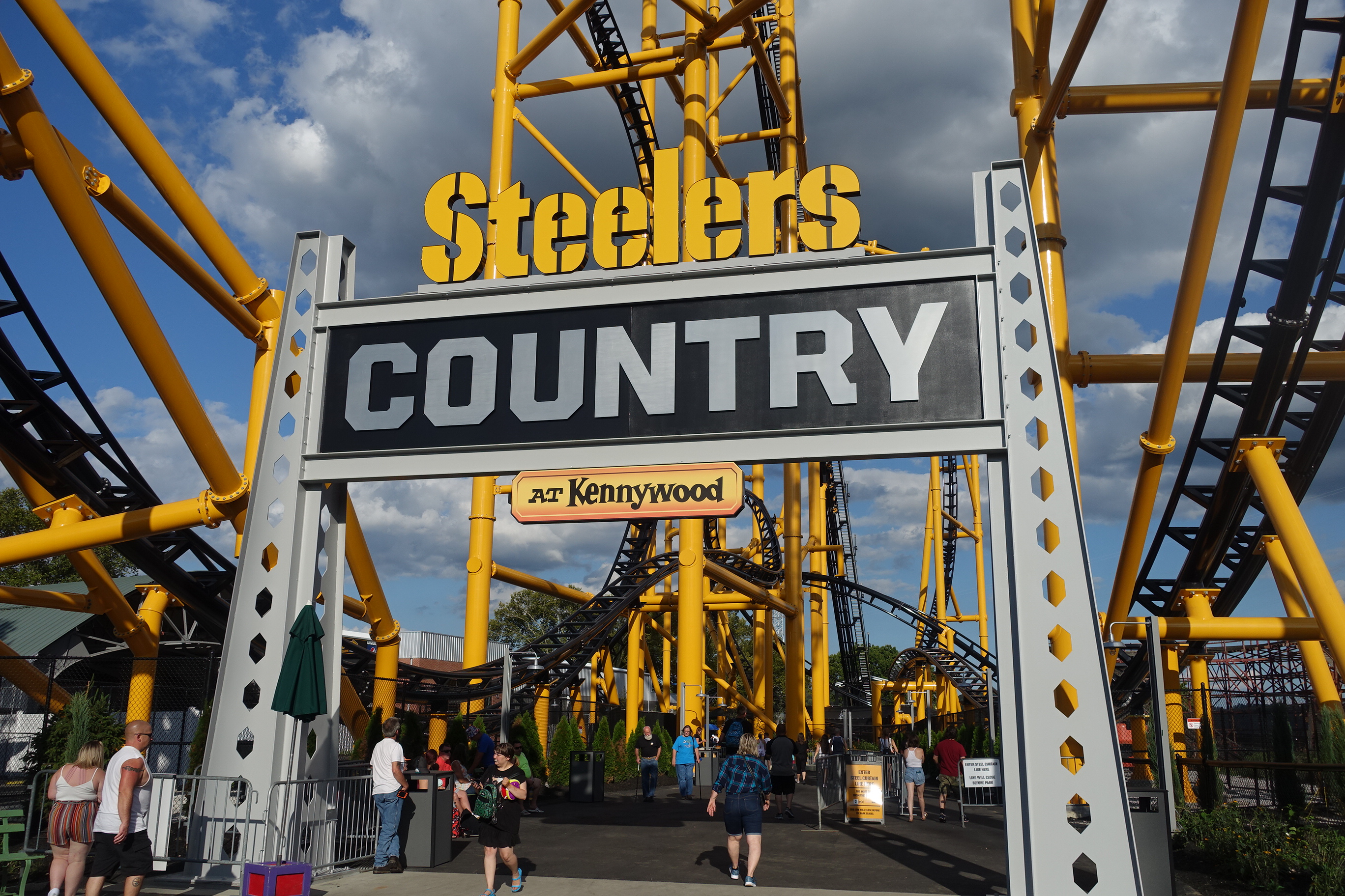 Kennywood] is liquidating all Thomas Town and Steelers merchandise. Is  Kennywood about to drop all of their brand licensing? : r/rollercoasters