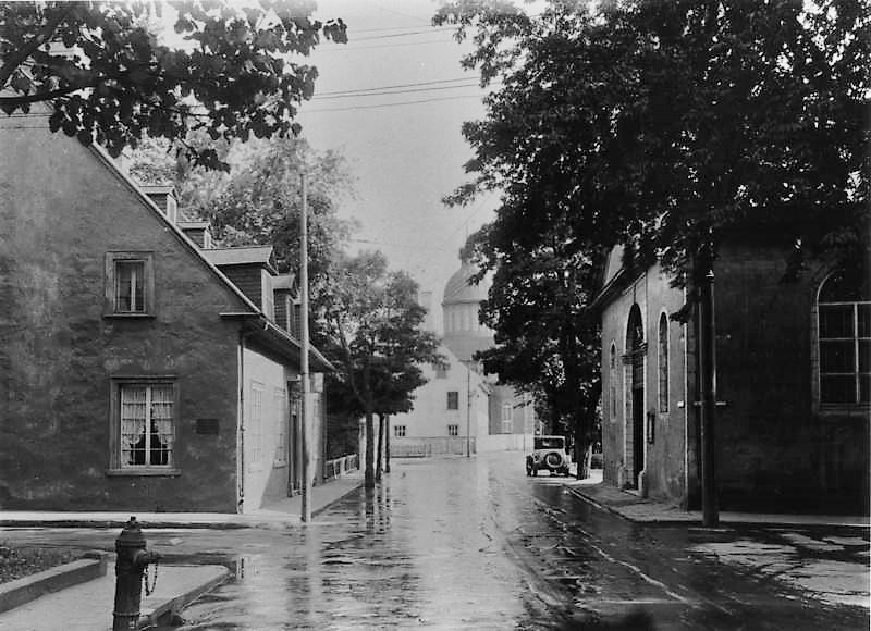 File:La rue des Ursulines, Trois-Rivieres, vers 1935.jpg