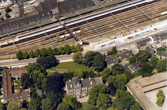 File:Maastricht, luchtfoto Stationsemplacement, 1985 (cropped).jpg