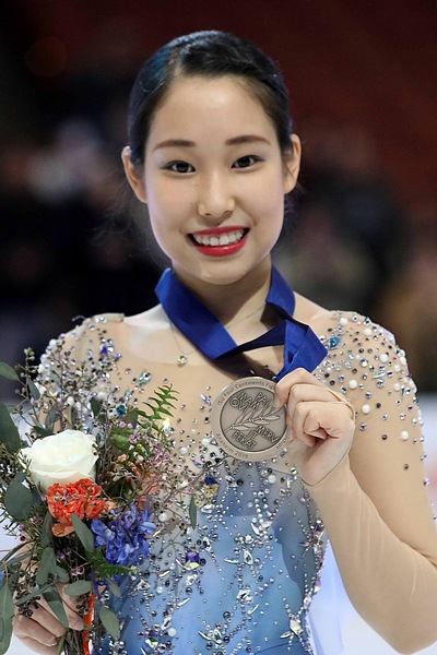 File:Mai Mihara at the 2019 Four Continents Championships - Awarding ceremony.jpg