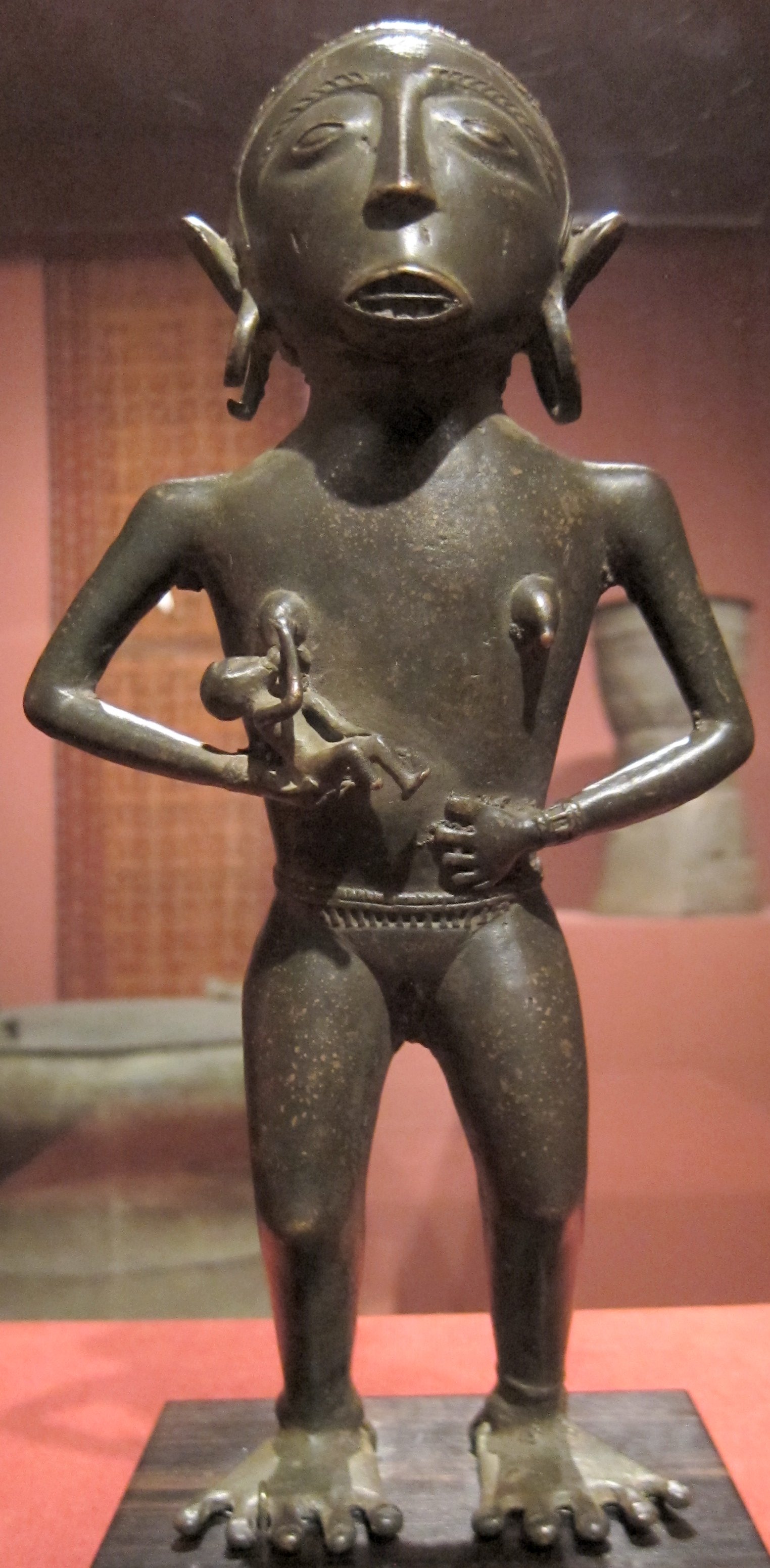 https://upload.wikimedia.org/wikipedia/commons/4/40/Maternity_figure%2C_Borneo%2C_c._200_BCE%2C_bronze%2C_Honolulu_Museum_of_Art.JPG