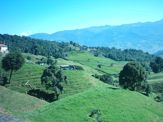 File:Montaña Azul.JPG