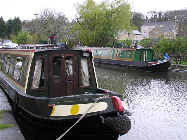 File:Narrow boats, Skipton Canal (4) - geograph.org.uk - 871376.jpg