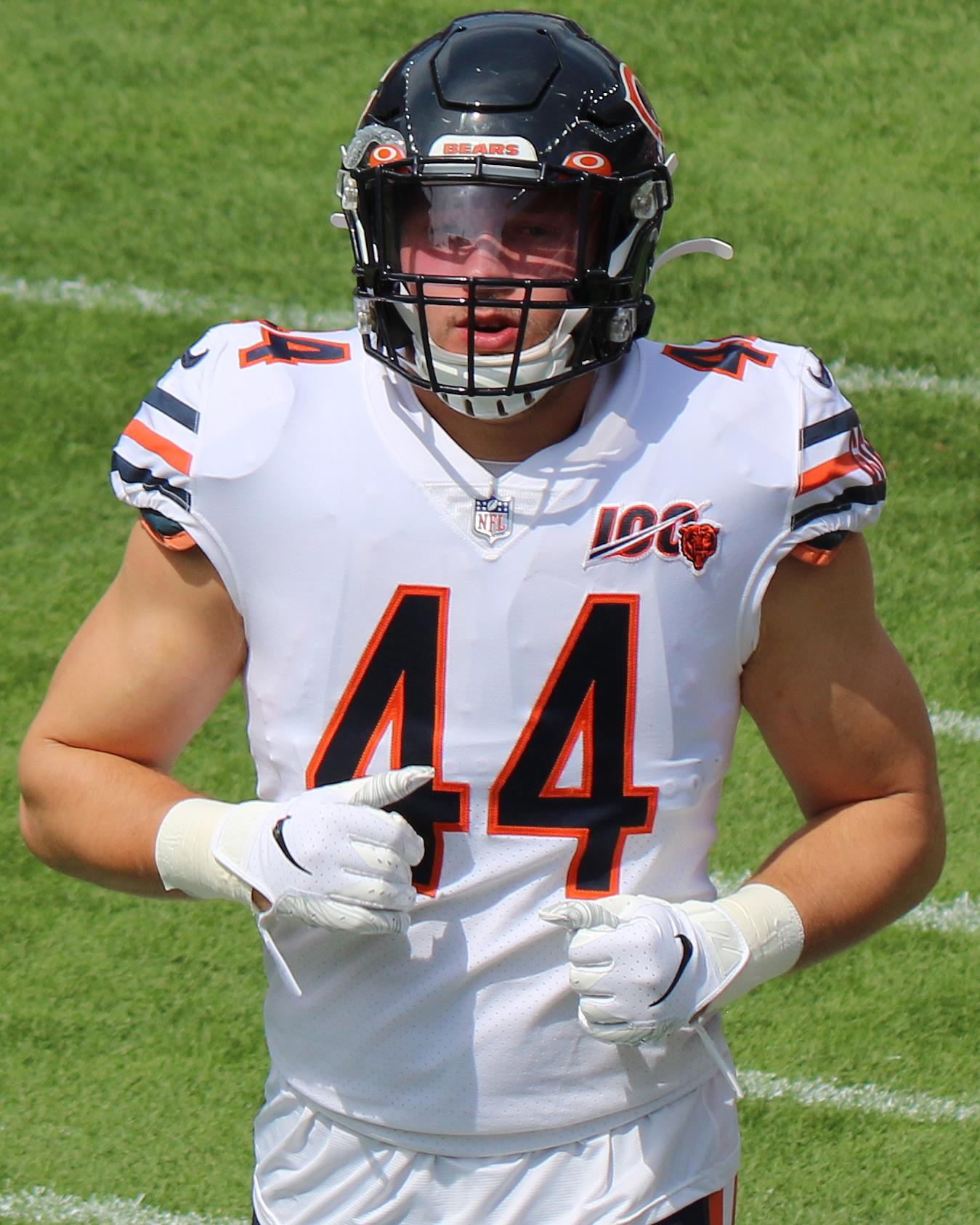 Chicago Bears' Nick Kwiatkoski (44) makes a hit on New York Giants