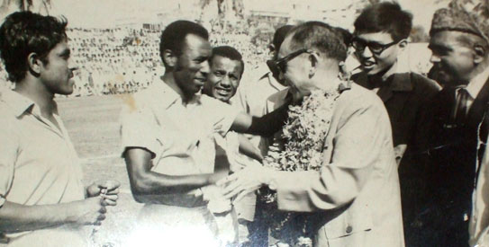 File:Pakistani footballer of the 1960s, Abdul Ghafoor Majna, shakes hands with the chief guest before a match.jpg