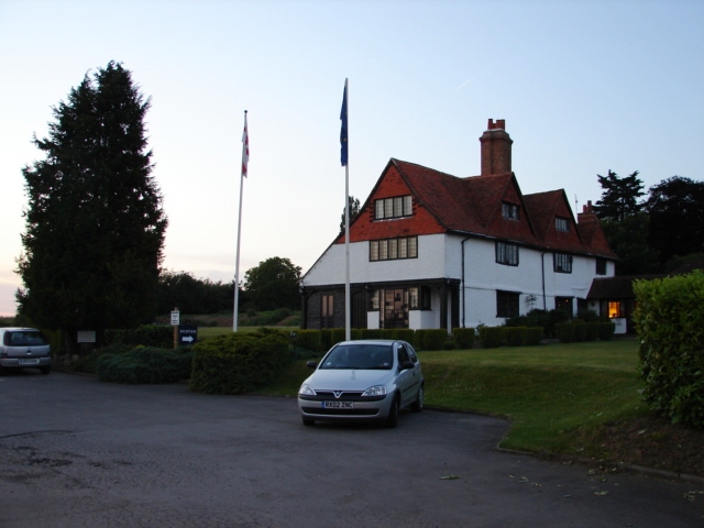 File:Pincents Manor - geograph.org.uk - 838032.jpg