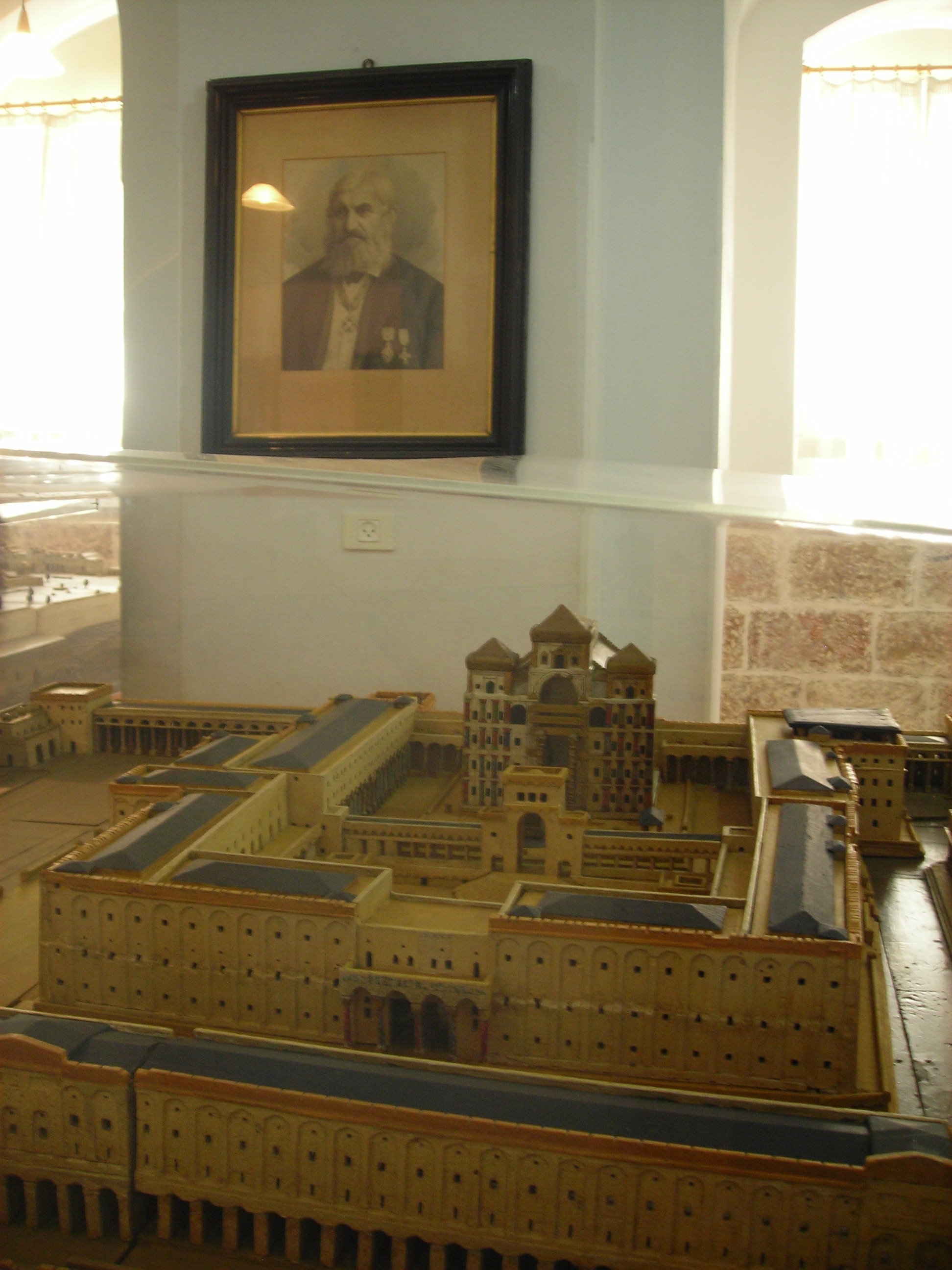 moeilijk tevreden te krijgen lening Onheil File:Schick-model of Jewish temple.JPG - Wikimedia Commons