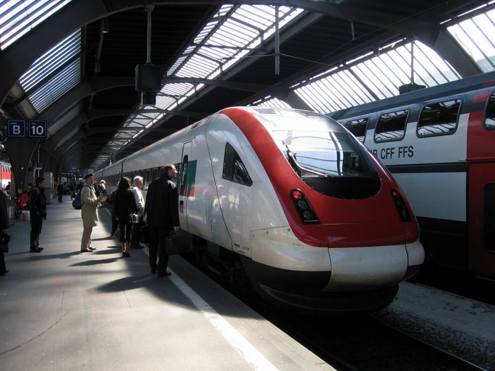 File:Shiny ICN in Zürich Hbf.jpg