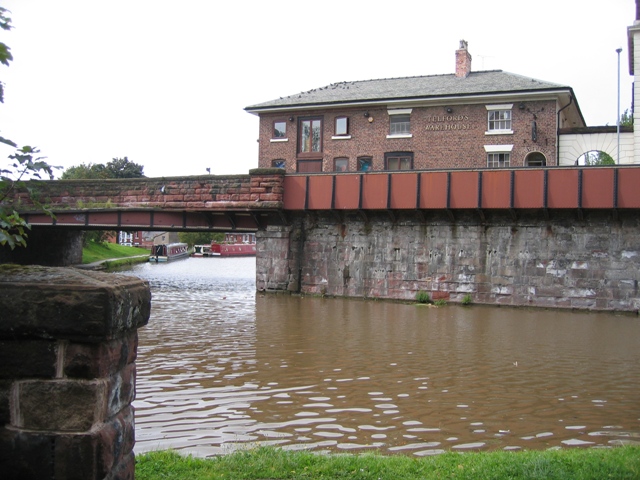 File:Telfords Warehouse and Shropshire Union Canal - geograph.org.uk - 534653.jpg