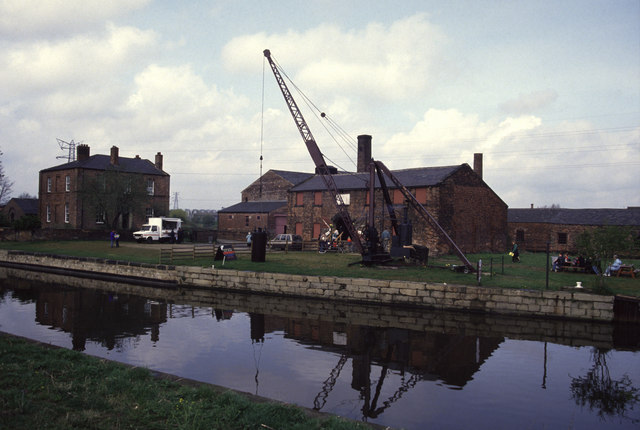 File:Thwaite Putty Mills, steam day. - geograph.org.uk - 335205.jpg