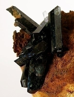 File:Vivianite-226449.jpg