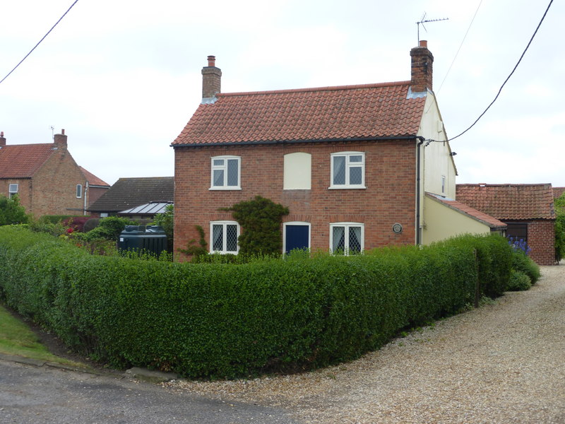 File:Walton Farm Cottage - geograph.org.uk - 4575400.jpg