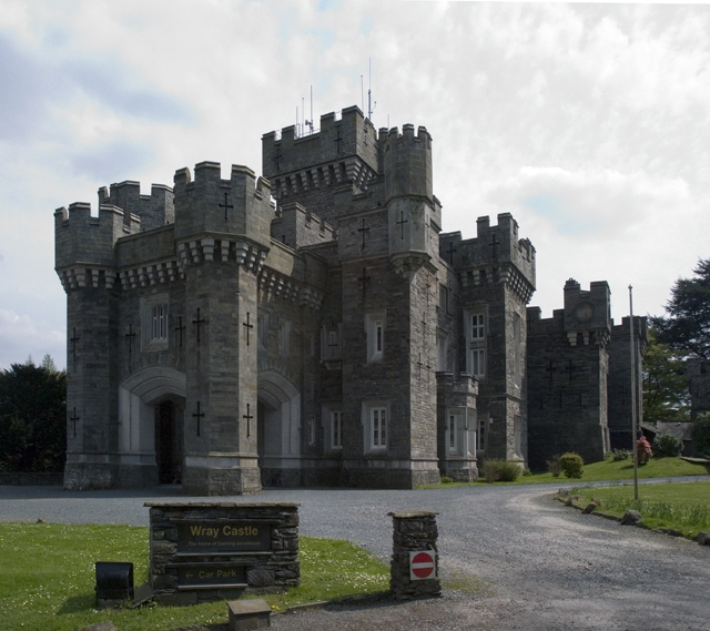 File:Wray Castle - geograph.org.uk - 129530.jpg