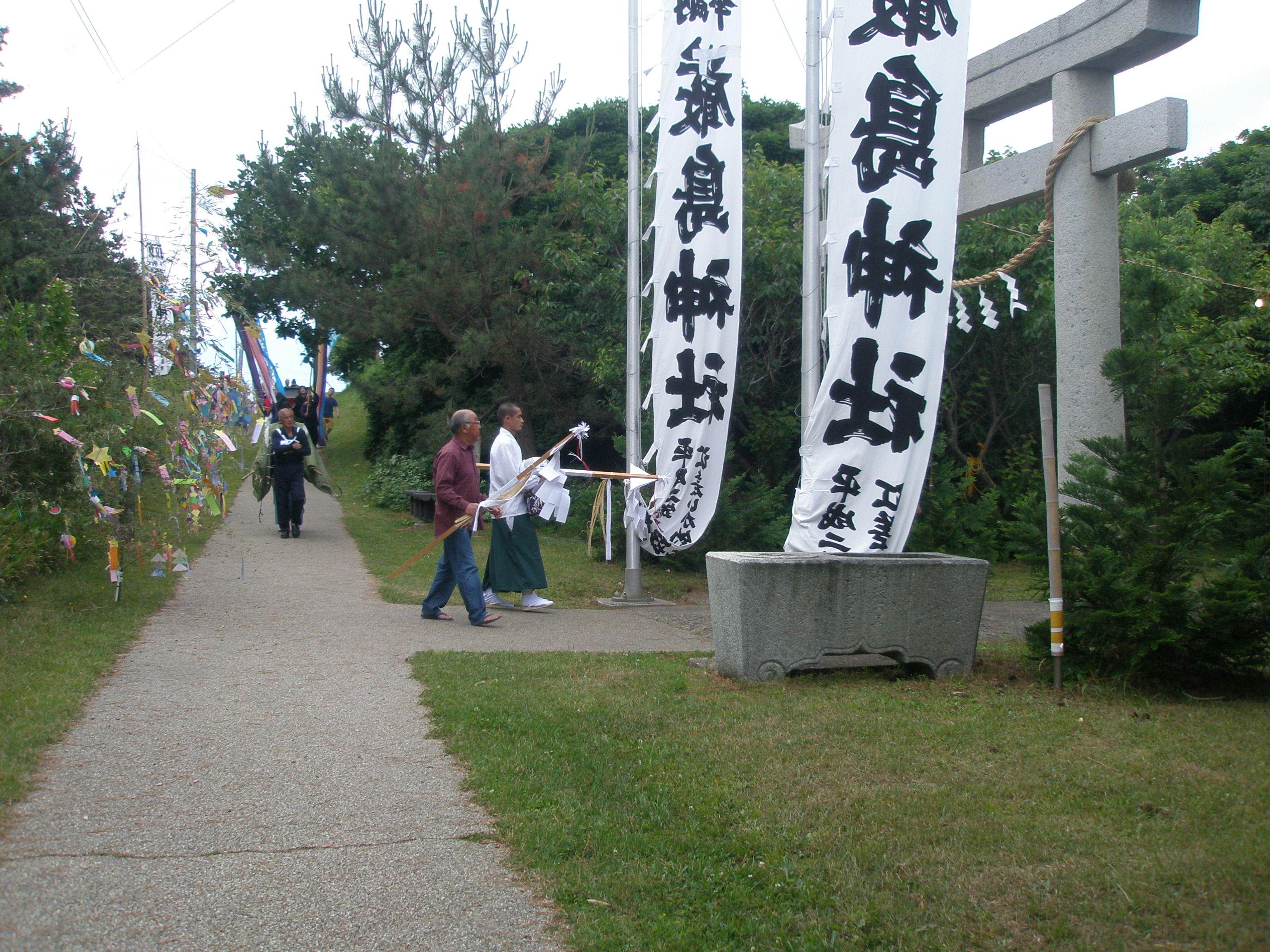 ファイル 江差かもめ島まつり 厳島神社例大祭 神輿海上渡御 32 神輿渡御行列 神社到着 19年 Jpg Wikipedia