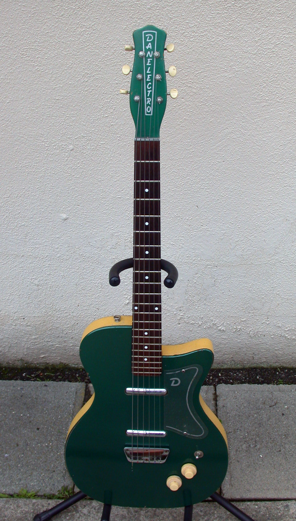 danelectro u2 electric guitar