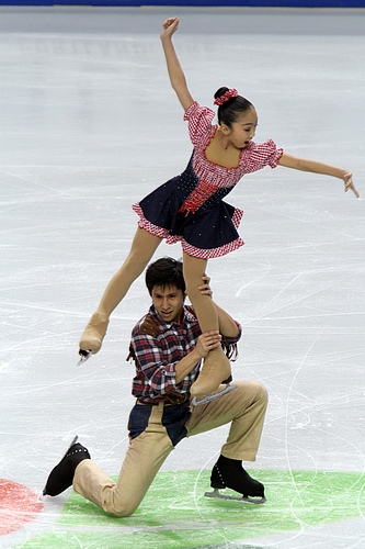 File:2010 Skate America Pairs - Wenjing SUI - Cong HAN - 5826a.jpg