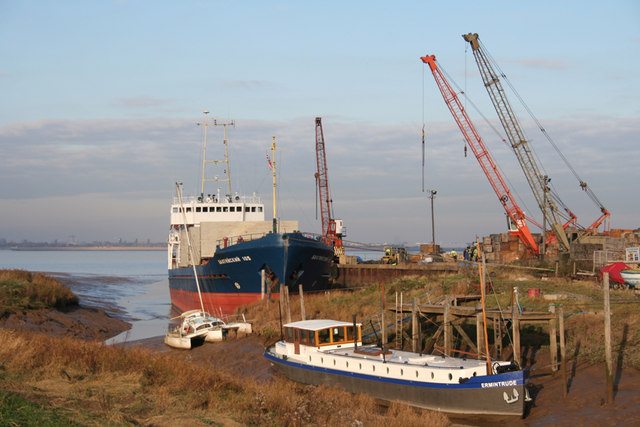 File:Barrow Haven Wharf - geograph.org.uk - 880638.jpg