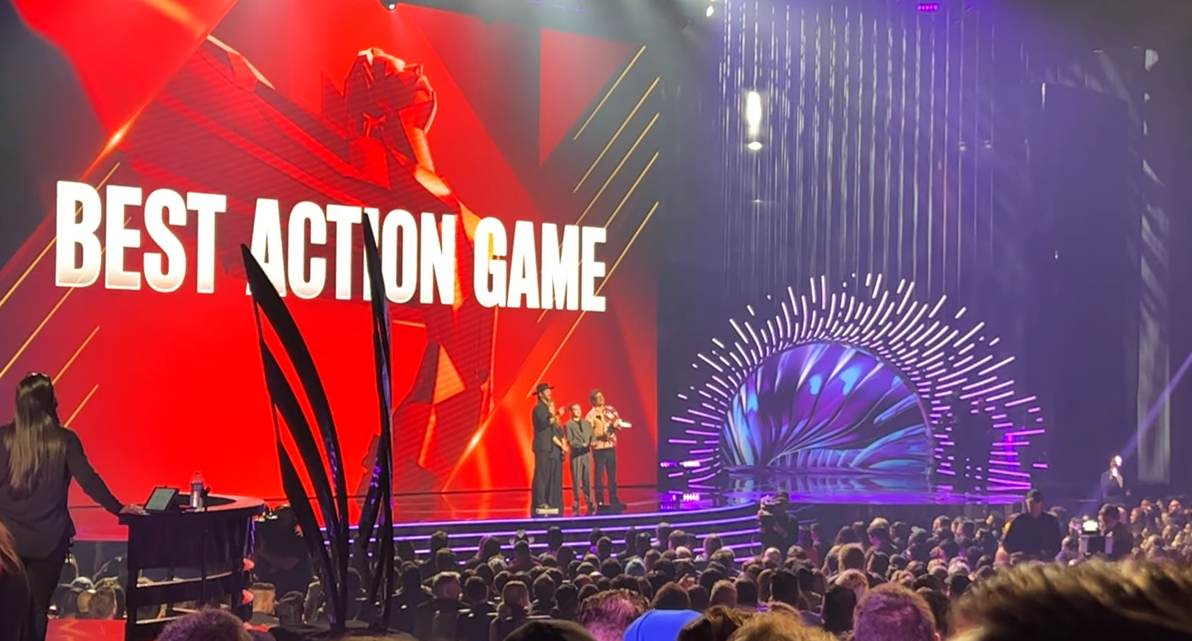 Troy Baker, Ashley Johnson, Bella Ramsey, and Pedro Pascal together at The  Game Awards : r/thelastofus