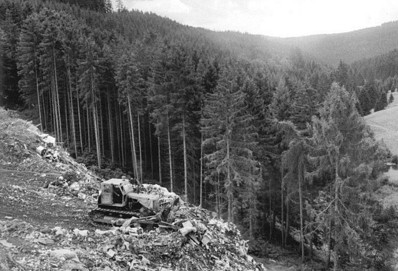 File:Bundesarchiv Bild 183-1990-0822-302, Katzhütte, Mülldeponie.jpg