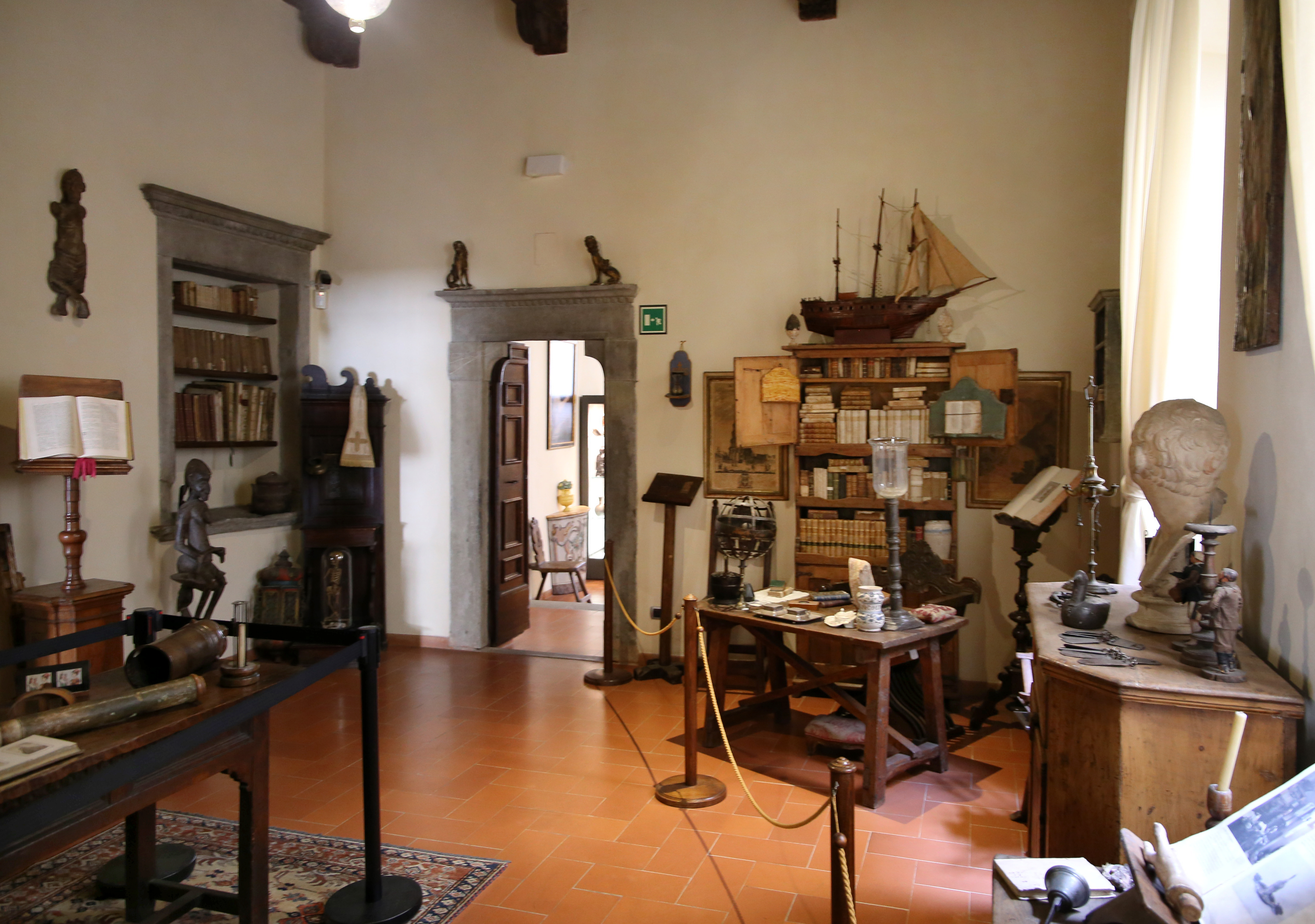 File Casa museo ivan bruschi primo piano studiolo 02.jpg