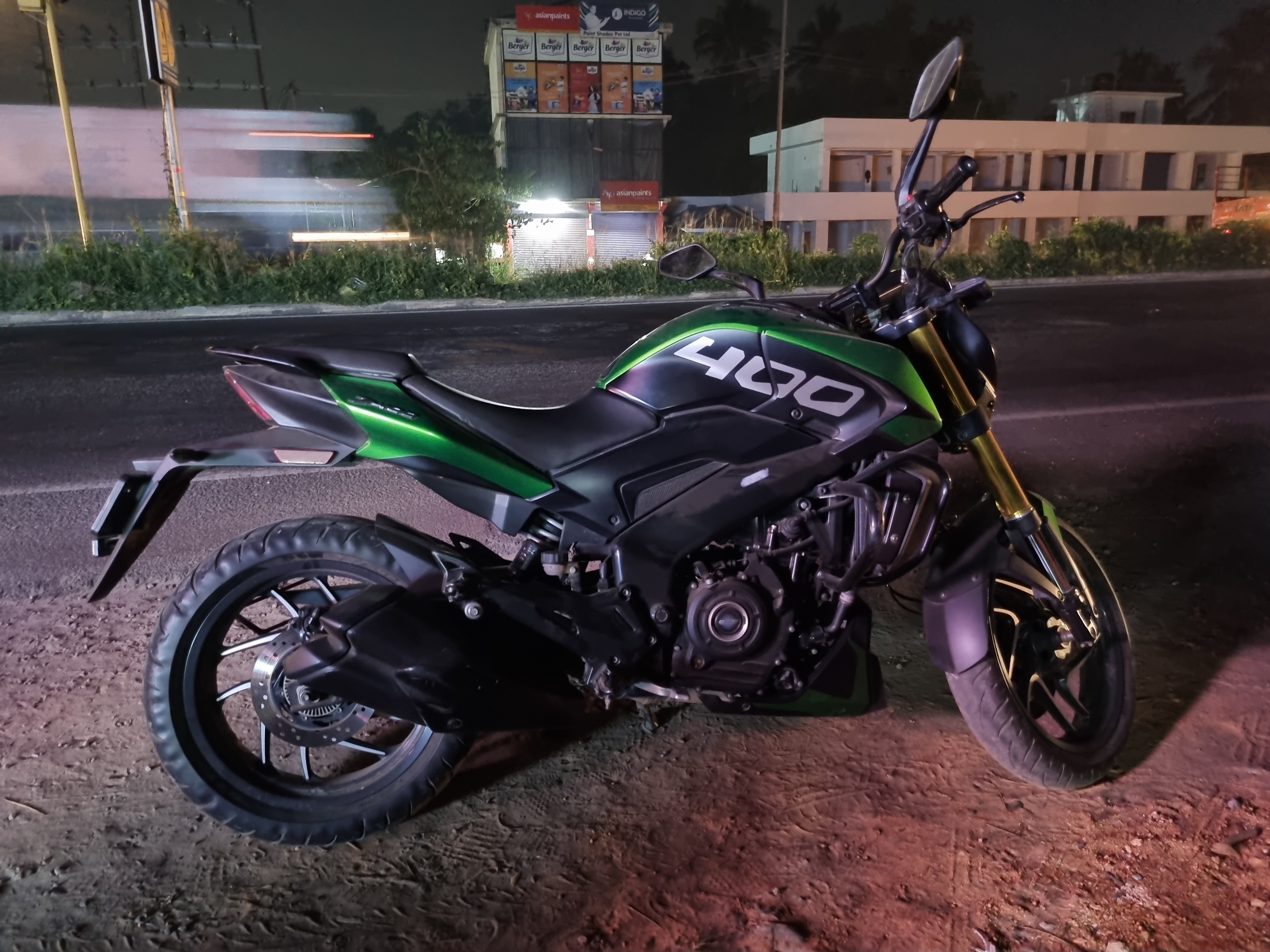 Bajaj Dominar 400 Graphics Kit 1 – Motograpix Designs