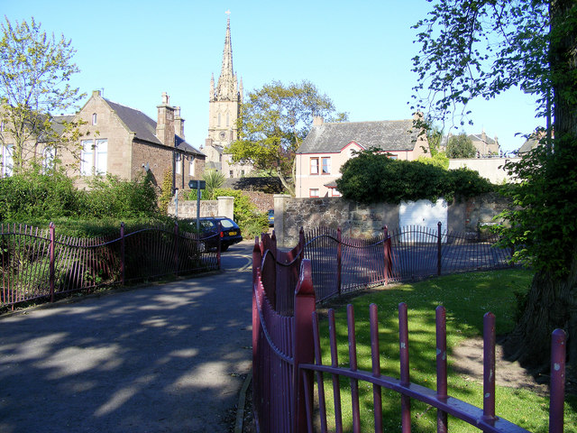 File:Entrance to a Park - geograph.org.uk - 1311339.jpg