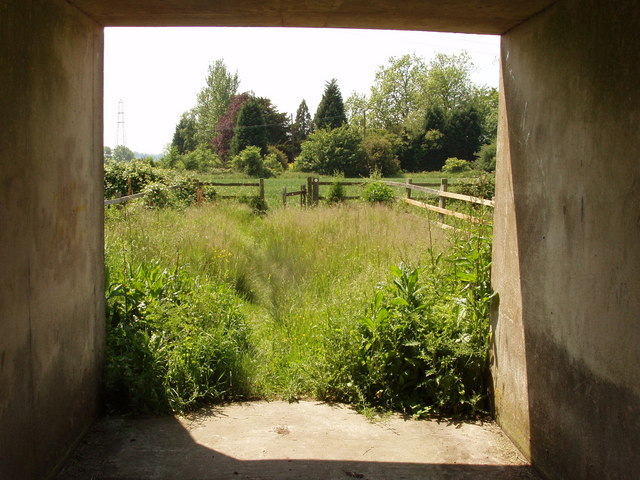 File:Footpath through tunnel under M40, Tetsworth - geograph.org.uk - 183054.jpg