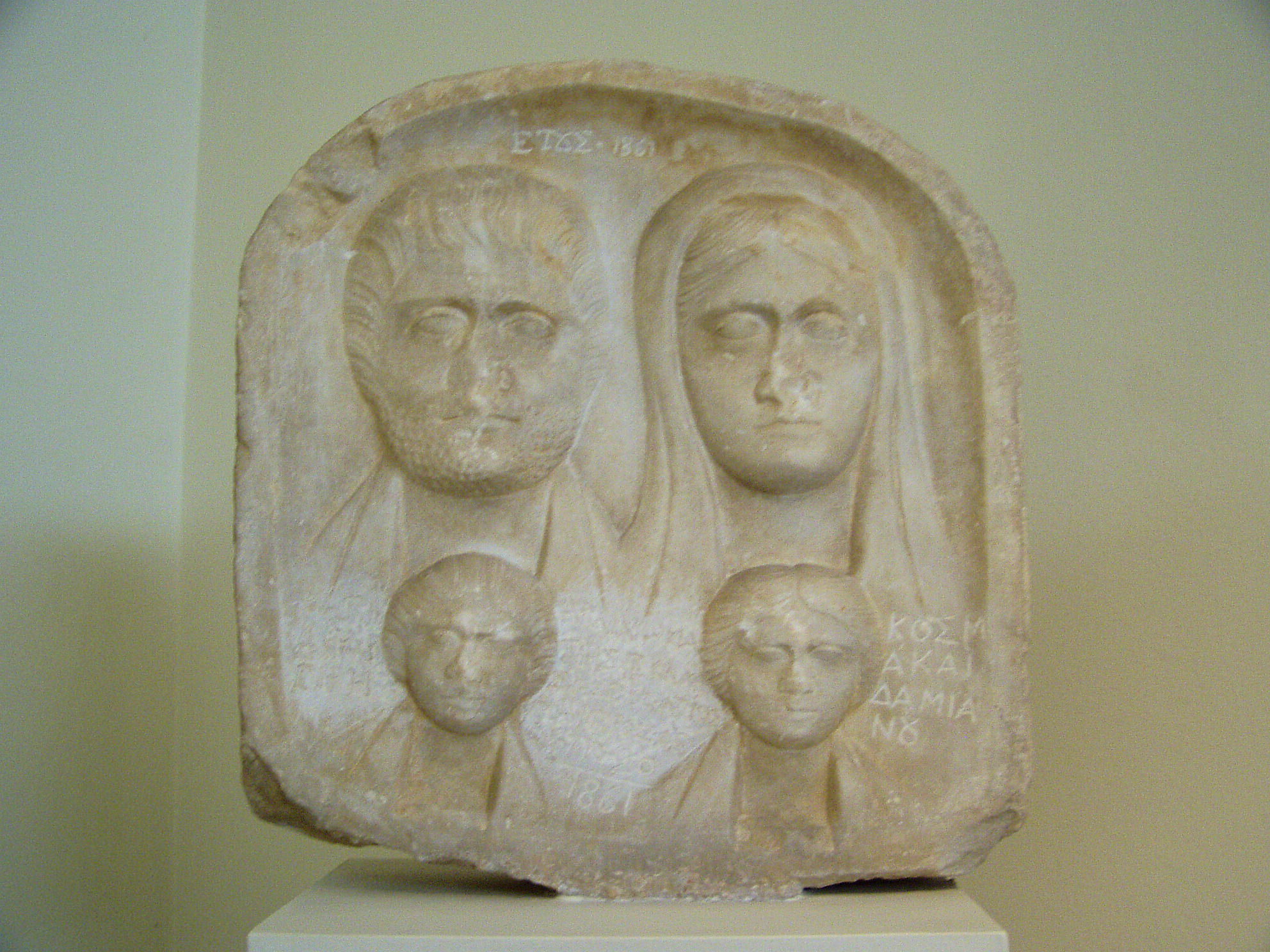 Grave relief NAMA 3239 (DerHexer).JPG