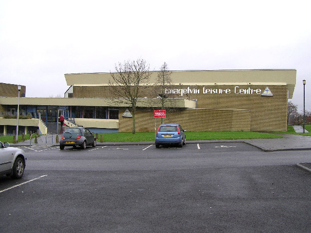 File:Lisnagelvin Leisure Centre - geograph.org.uk - 108194.jpg