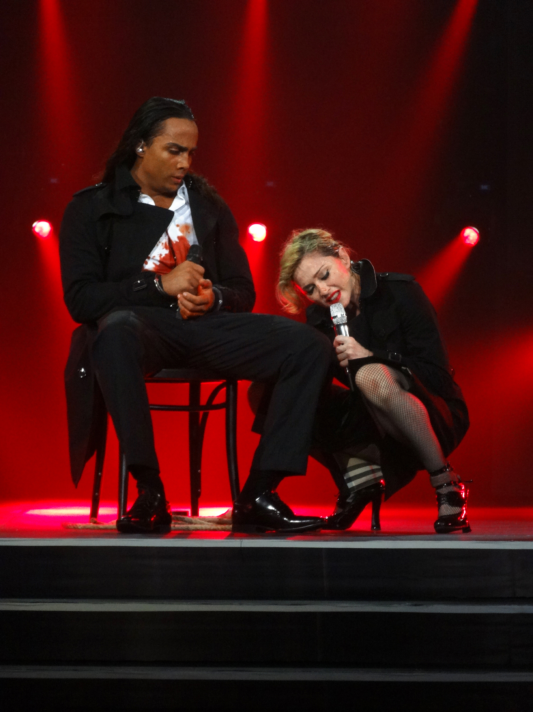 Fichier:MDNA à l'Olympia 15.jpg — Wikipédia