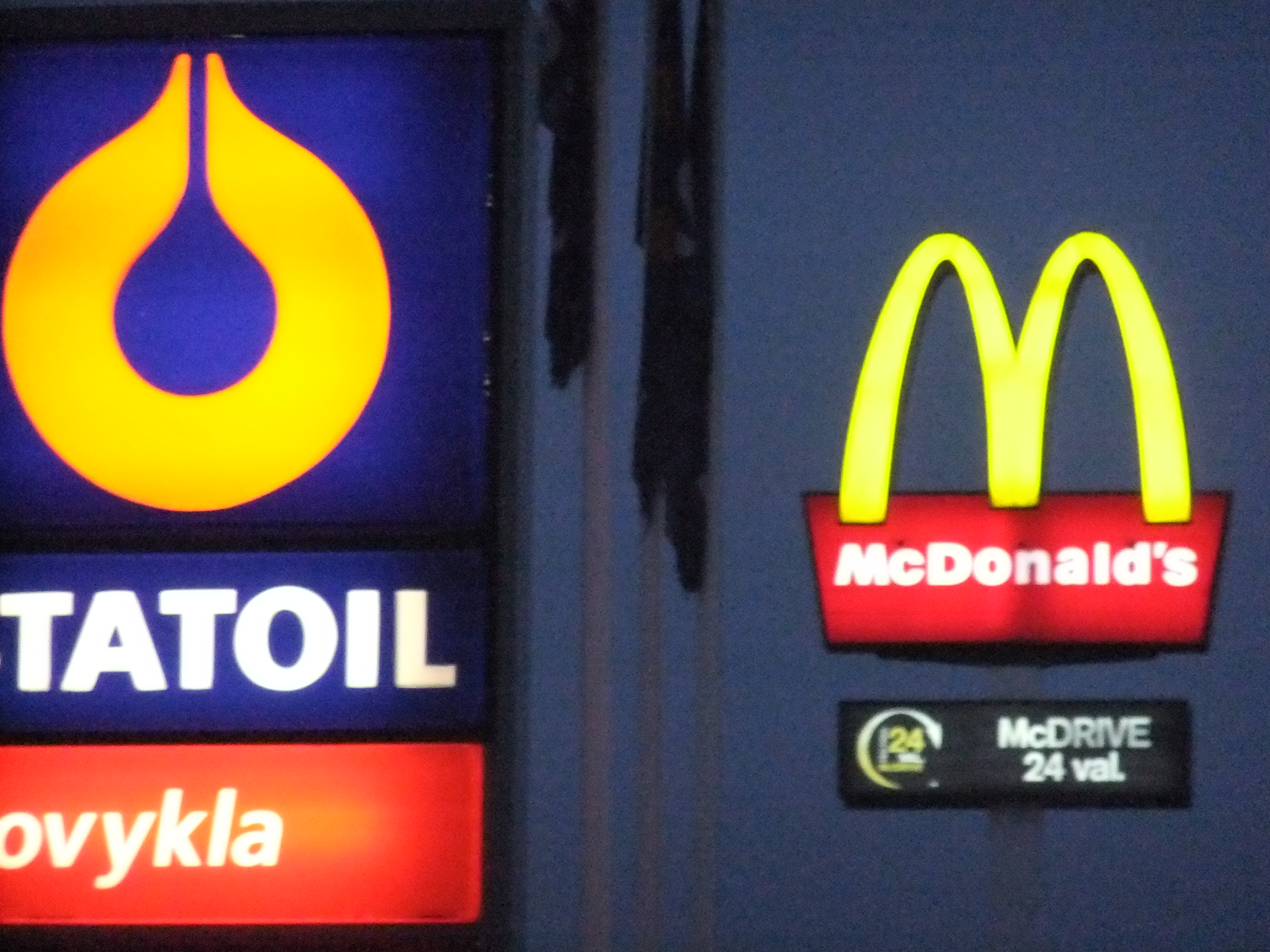 File:McDonald\'s sign klaipeda.jpg - Wikimedia Commons