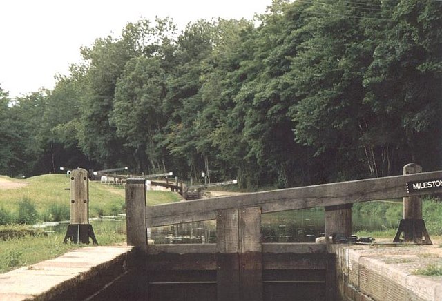 File:Milestone Lock - No.29 - Chesterfield Canal - geograph.org.uk - 485807.jpg